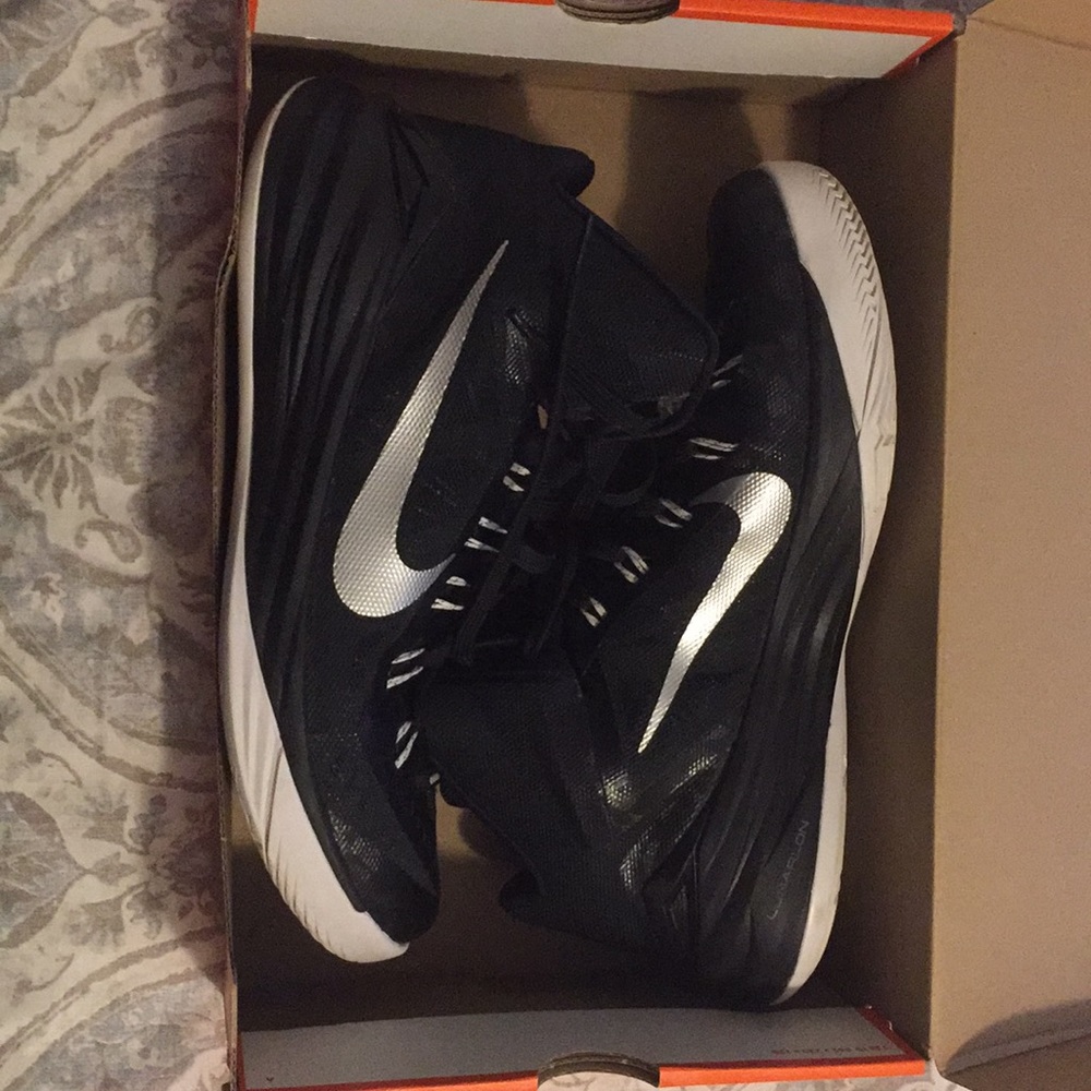 Nike Hyperdunk Size 10.5 Men’s B-ball Shoes